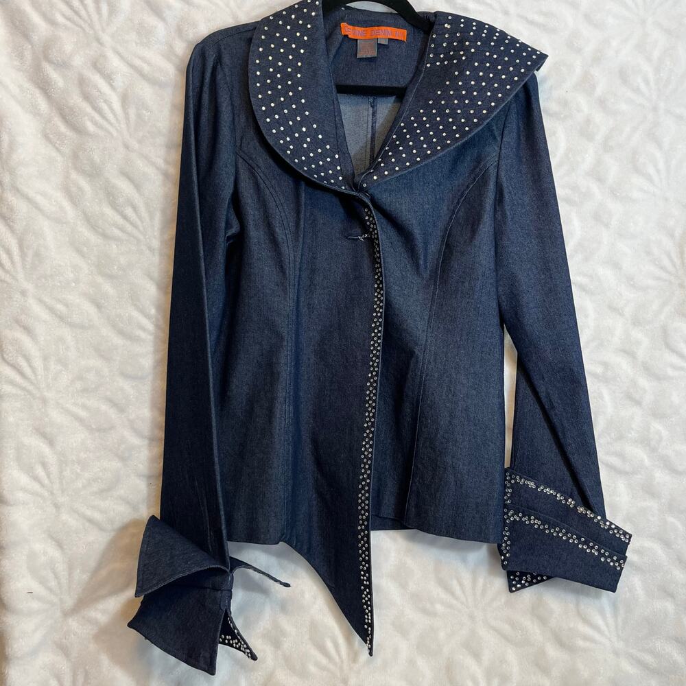 Devine denim NY rhinestone top gemstone closure preowned excellent condition